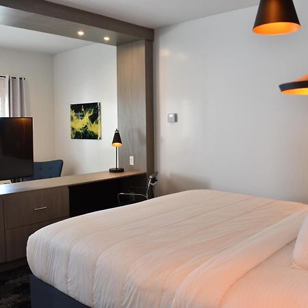 Hotel Bella Jersey Village Екстер'єр фото