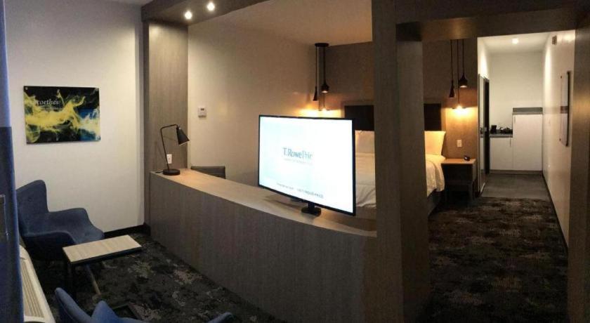 Hotel Bella Jersey Village Екстер'єр фото