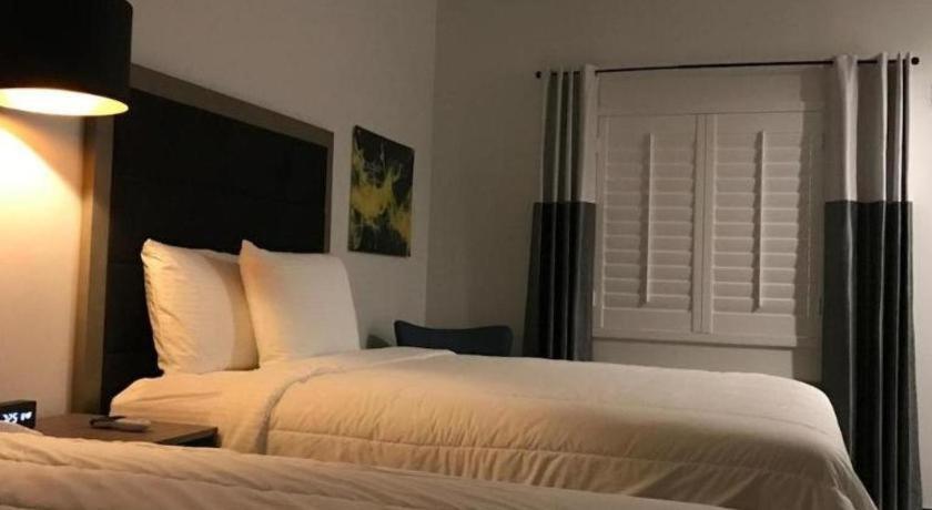Hotel Bella Jersey Village Екстер'єр фото