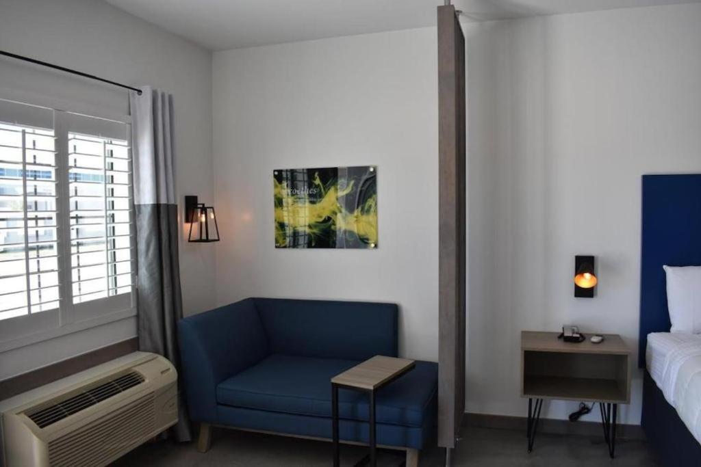 Hotel Bella Jersey Village Екстер'єр фото