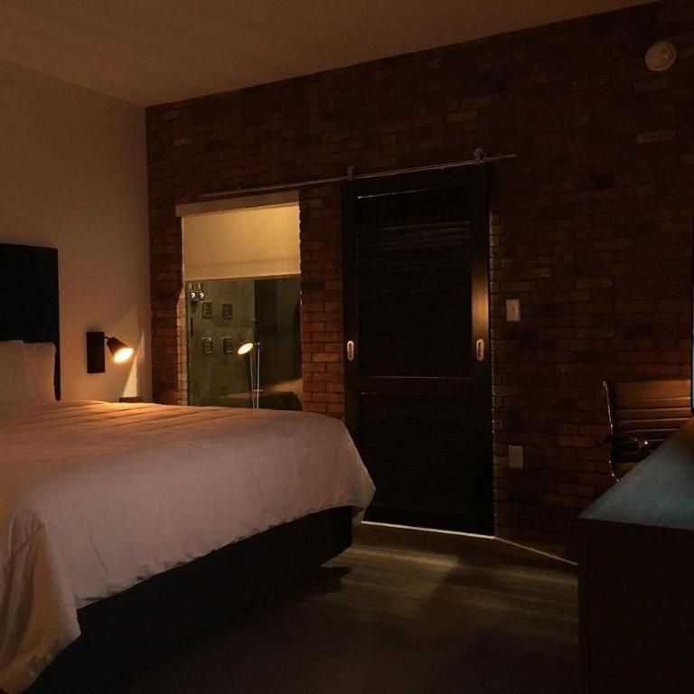Hotel Bella Jersey Village Екстер'єр фото