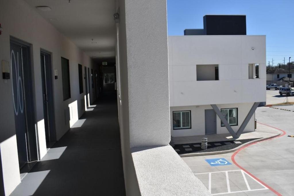 Hotel Bella Jersey Village Екстер'єр фото