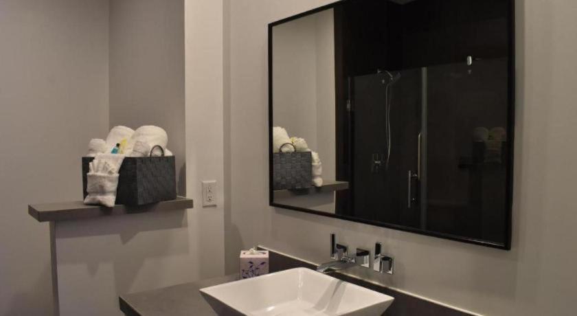 Hotel Bella Jersey Village Екстер'єр фото