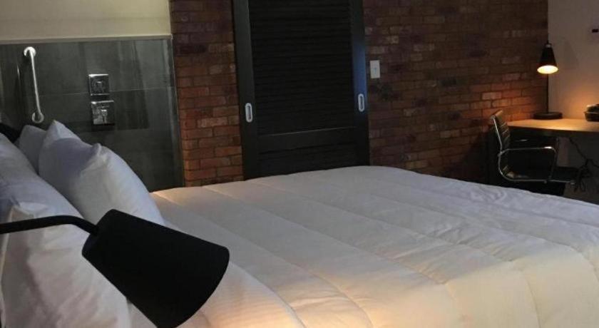 Hotel Bella Jersey Village Екстер'єр фото