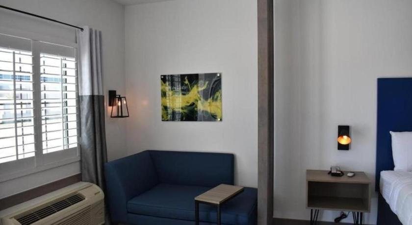 Hotel Bella Jersey Village Екстер'єр фото